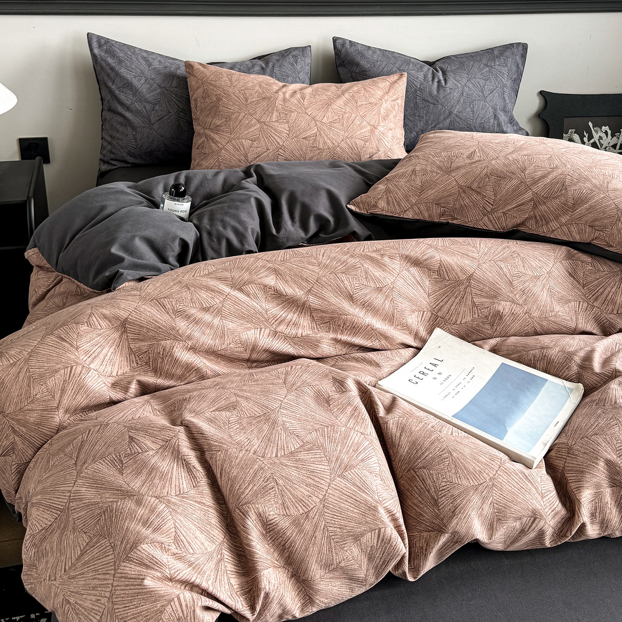 91家纺网 家纺一手货源 找家纺 红淳家纺 2025新款全棉加厚磨毛四件套 叶语-咖