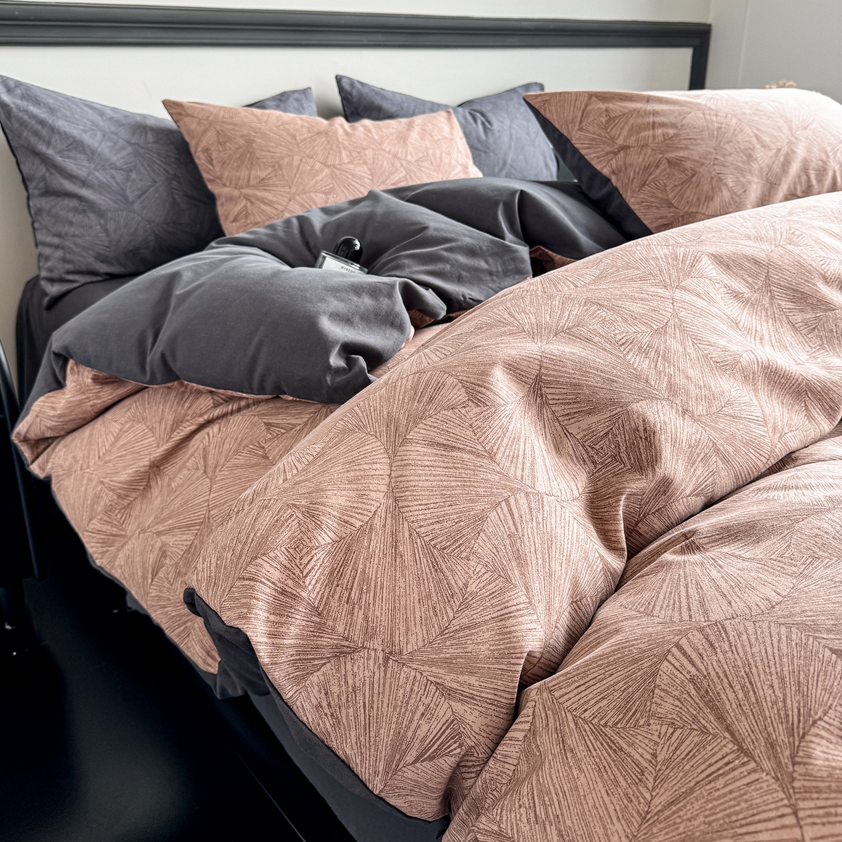 91家纺网 家纺一手货源 找家纺 红淳家纺 2025新款全棉加厚磨毛四件套 叶语-咖