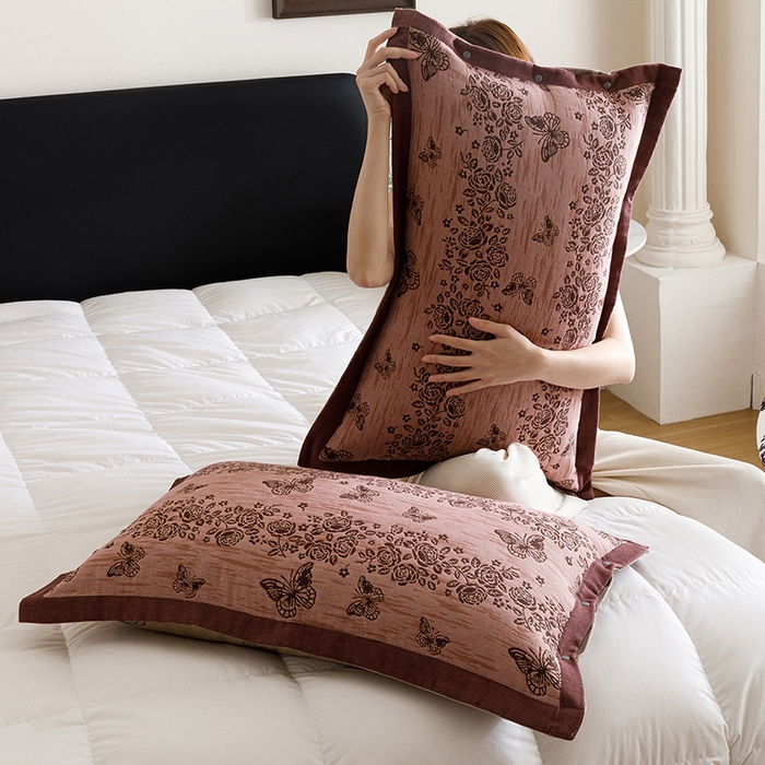 91家纺网 家纺一手货源 找家纺 悦然毛巾被 2025新款全棉四层提花纱布美拉德凤格枕套 花蝶红