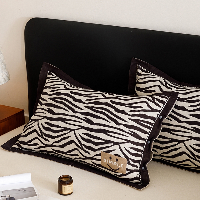 91家纺网 家纺一手货源 找家纺 悦然毛巾被 2025新款全棉四层提花纱布美拉德凤格枕套 野韵