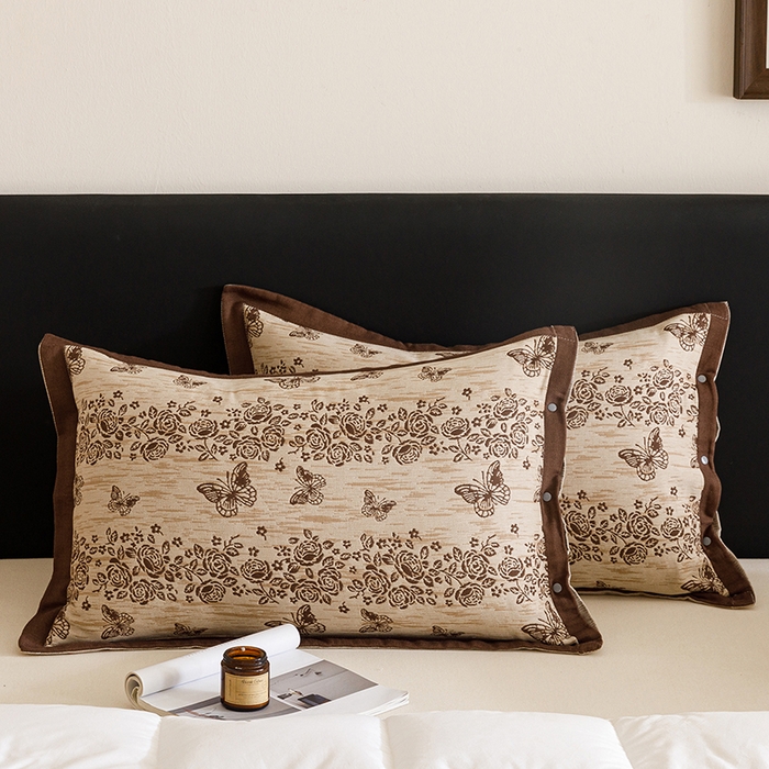 91家纺网 家纺一手货源 找家纺 悦然毛巾被 2025新款全棉四层提花纱布美拉德凤格枕套 花蝶咖