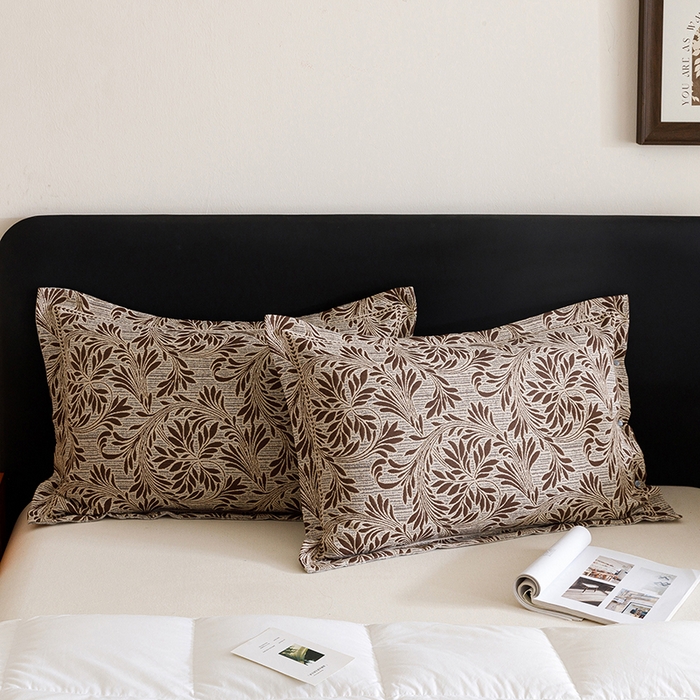 91家纺网 家纺一手货源 找家纺 悦然毛巾被 2025新款全棉四层提花纱布美拉德凤格枕套 蔓叶棕