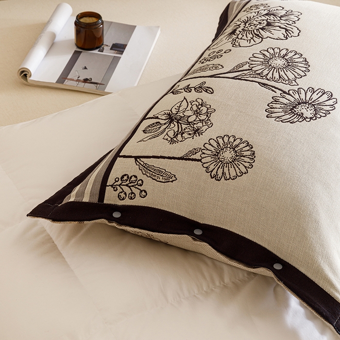 91家纺网 家纺一手货源 找家纺 悦然毛巾被 2025新款全棉四层提花纱布美拉德凤格枕套 素布花灰