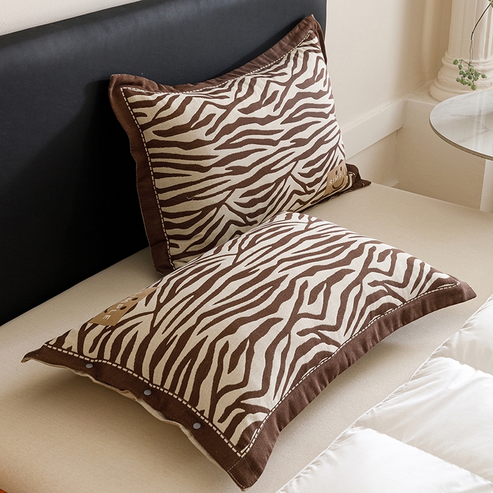 91家纺网 家纺一手货源 找家纺 悦然毛巾被 2025新款全棉四层提花纱布美拉德凤格枕套 野韵棕