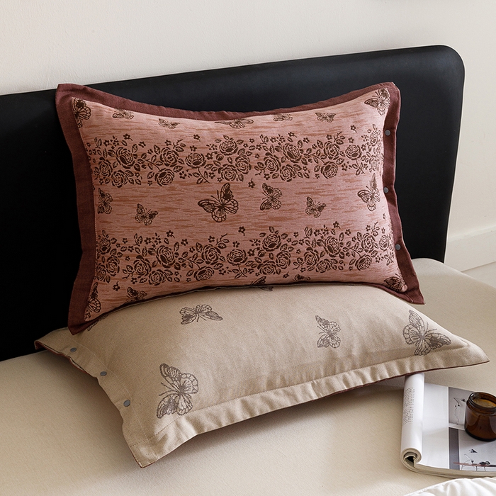 91家纺网 家纺一手货源 找家纺 悦然毛巾被 2025新款全棉四层提花纱布美拉德凤格枕套 花蝶红