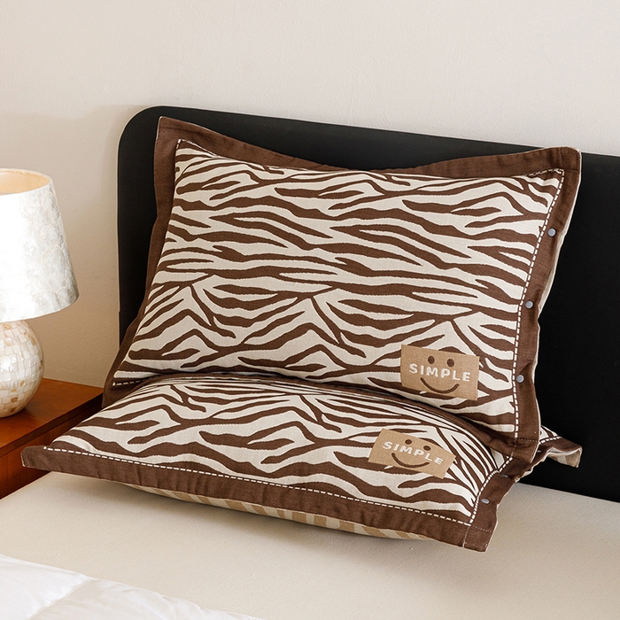 91家纺网 家纺一手货源 找家纺 悦然毛巾被 2025新款全棉四层提花纱布美拉德凤格枕套 野韵棕