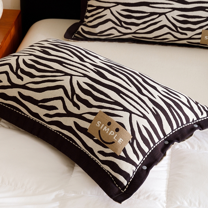 91家纺网 家纺一手货源 找家纺 悦然毛巾被 2025新款全棉四层提花纱布美拉德凤格枕套 野韵