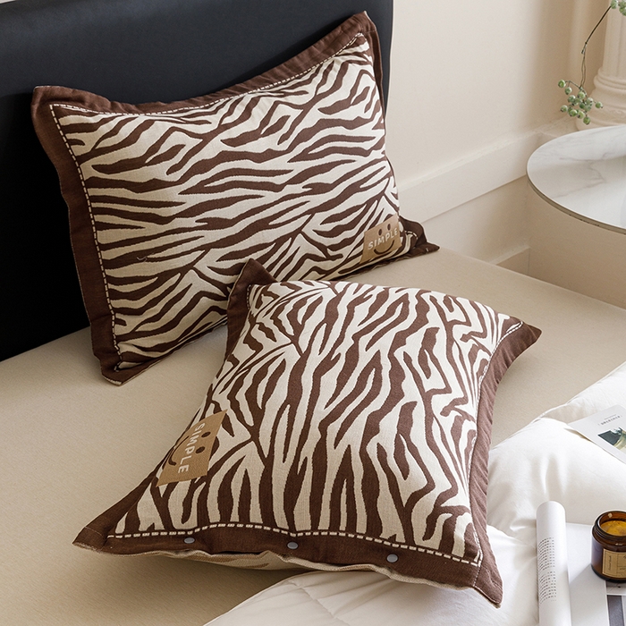 91家纺网 家纺一手货源 找家纺 悦然毛巾被 2025新款全棉四层提花纱布美拉德凤格枕套 野韵棕