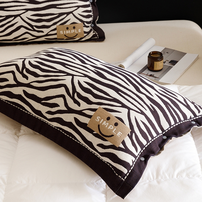 91家纺网 家纺一手货源 找家纺 悦然毛巾被 2025新款全棉四层提花纱布美拉德凤格枕套 野韵