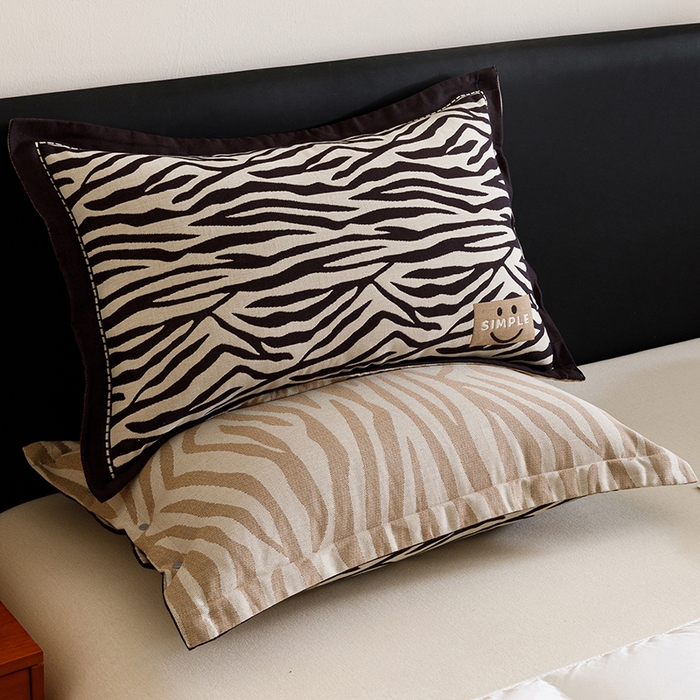 91家纺网 家纺一手货源 找家纺 悦然毛巾被 2025新款全棉四层提花纱布美拉德凤格枕套 野韵