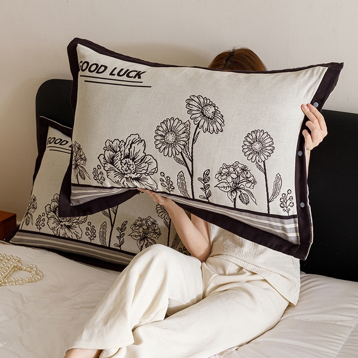 91家纺网 家纺一手货源 找家纺 悦然毛巾被 2025新款全棉四层提花纱布美拉德凤格枕套 素布花灰