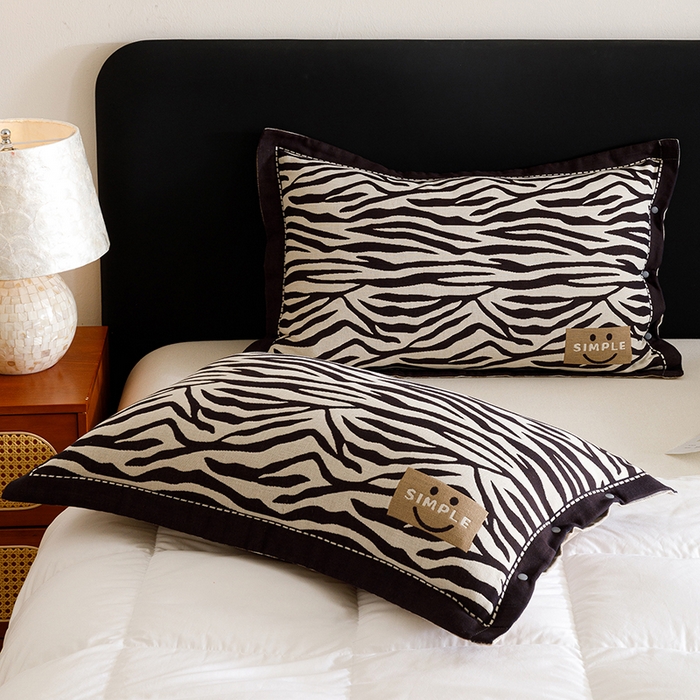 91家纺网 家纺一手货源 找家纺 悦然毛巾被 2025新款全棉四层提花纱布美拉德凤格枕套 野韵