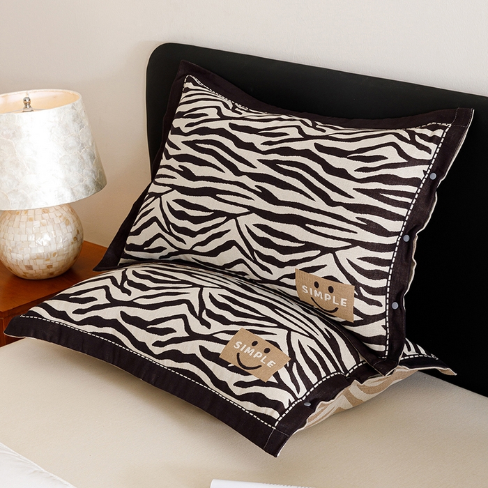 91家纺网 家纺一手货源 找家纺 悦然毛巾被 2025新款全棉四层提花纱布美拉德凤格枕套 野韵