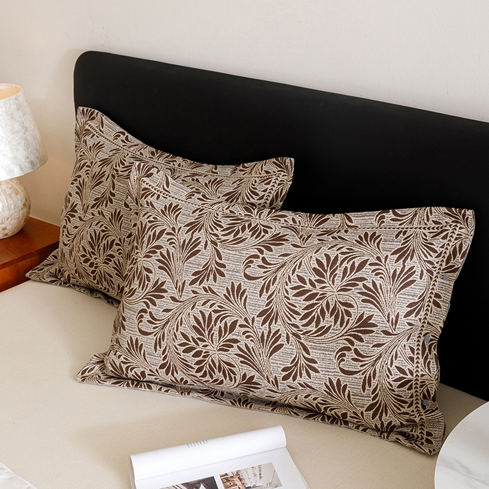 91家纺网 家纺一手货源 找家纺 悦然毛巾被 2025新款全棉四层提花纱布美拉德凤格枕套 蔓叶棕