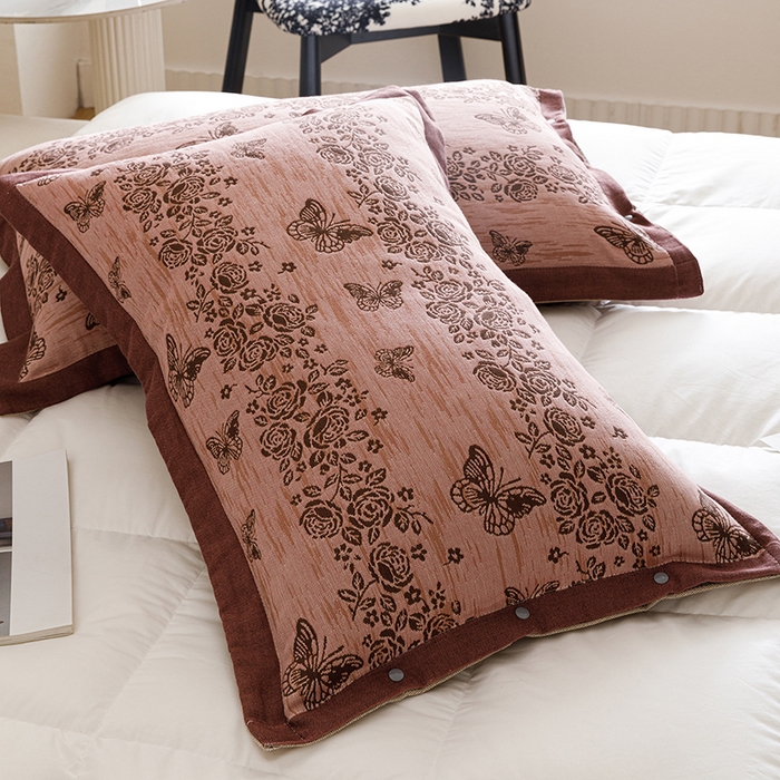 91家纺网 家纺一手货源 找家纺 悦然毛巾被 2025新款全棉四层提花纱布美拉德凤格枕套 花蝶红