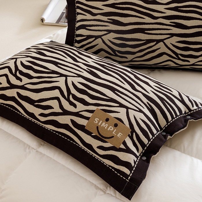 91家纺网 家纺一手货源 找家纺 悦然毛巾被 2025新款全棉四层提花纱布美拉德凤格枕套 野韵