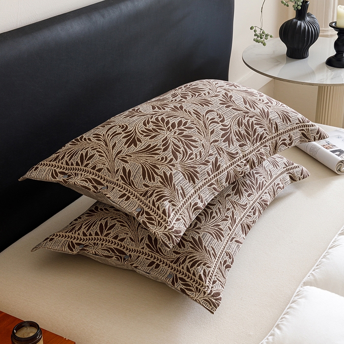 91家纺网 家纺一手货源 找家纺 悦然毛巾被 2025新款全棉四层提花纱布美拉德凤格枕套 蔓叶棕