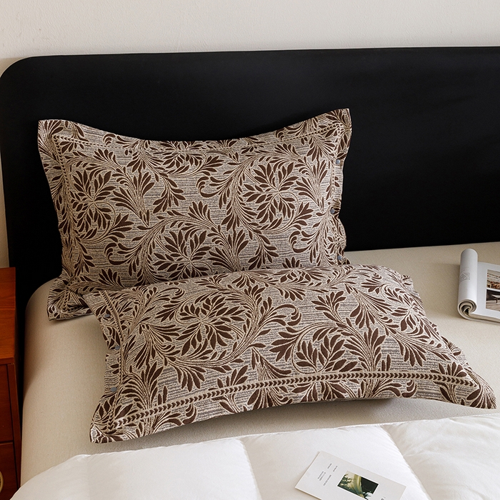 91家纺网 家纺一手货源 找家纺 悦然毛巾被 2025新款全棉四层提花纱布美拉德凤格枕套 蔓叶棕