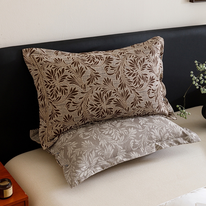 91家纺网 家纺一手货源 找家纺 悦然毛巾被 2025新款全棉四层提花纱布美拉德凤格枕套 蔓叶棕