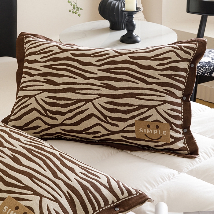 91家纺网 家纺一手货源 找家纺 悦然毛巾被 2025新款全棉四层提花纱布美拉德凤格枕套 野韵棕