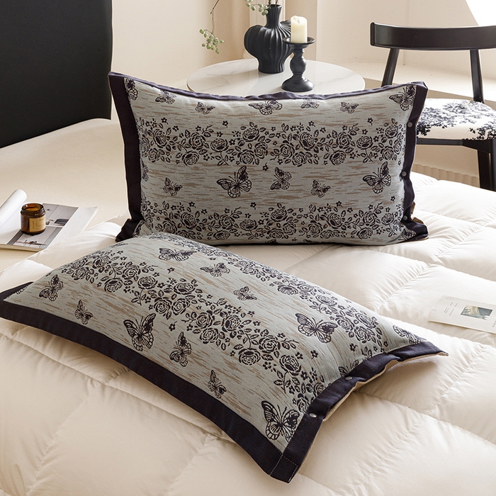 91家纺网 家纺一手货源 找家纺 悦然毛巾被 2025新款全棉四层提花纱布美拉德凤格枕套 花蝶蓝