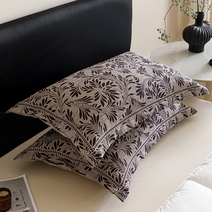 91家纺网 家纺一手货源 找家纺 悦然毛巾被 2025新款全棉四层提花纱布美拉德凤格枕套 蔓叶咖