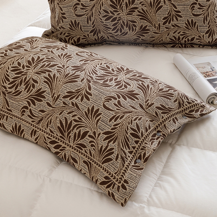 91家纺网 家纺一手货源 找家纺 悦然毛巾被 2025新款全棉四层提花纱布美拉德凤格枕套 蔓叶棕