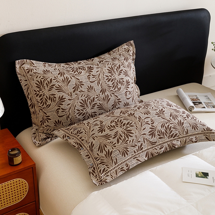 91家纺网 家纺一手货源 找家纺 悦然毛巾被 2025新款全棉四层提花纱布美拉德凤格枕套 蔓叶棕