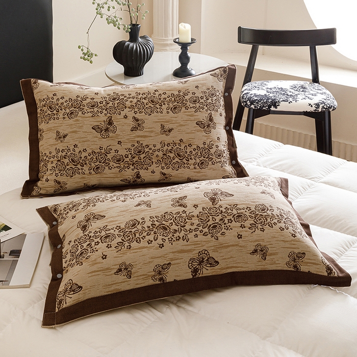 91家纺网 家纺一手货源 找家纺 悦然毛巾被 2025新款全棉四层提花纱布美拉德凤格枕套 花蝶咖