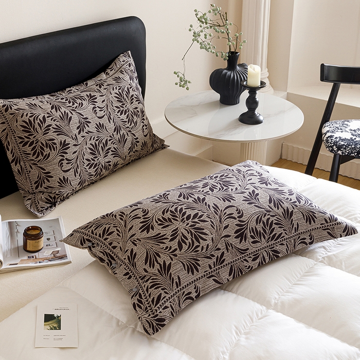 91家纺网 家纺一手货源 找家纺 悦然毛巾被 2025新款全棉四层提花纱布美拉德凤格枕套 蔓叶咖