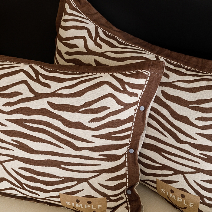 91家纺网 家纺一手货源 找家纺 悦然毛巾被 2025新款全棉四层提花纱布美拉德凤格枕套 野韵棕