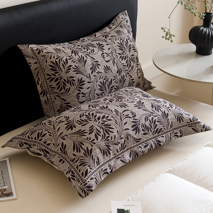 91家纺网 家纺一手货源 找家纺 悦然毛巾被 2025新款全棉四层提花纱布美拉德凤格枕套 蔓叶咖