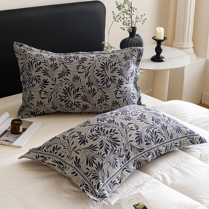 91家纺网 家纺一手货源 找家纺 悦然毛巾被 2025新款全棉四层提花纱布美拉德凤格枕套 蔓叶蓝