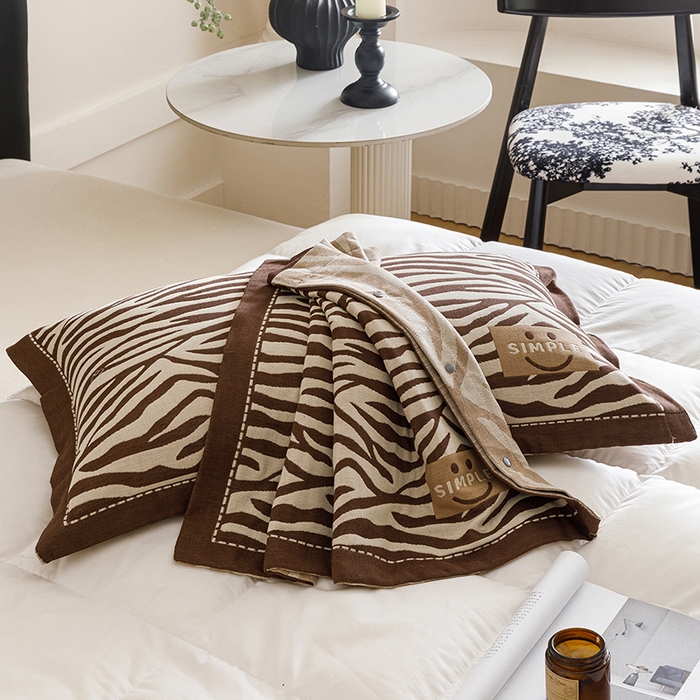 91家纺网 家纺一手货源 找家纺 悦然毛巾被 2025新款全棉四层提花纱布美拉德凤格枕套 野韵棕