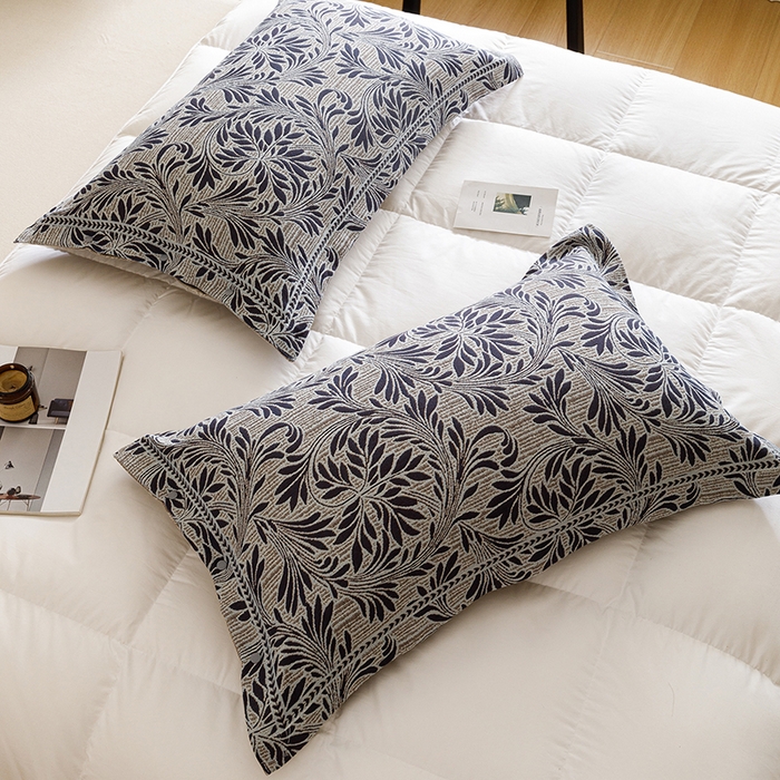 91家纺网 家纺一手货源 找家纺 悦然毛巾被 2025新款全棉四层提花纱布美拉德凤格枕套 蔓叶蓝