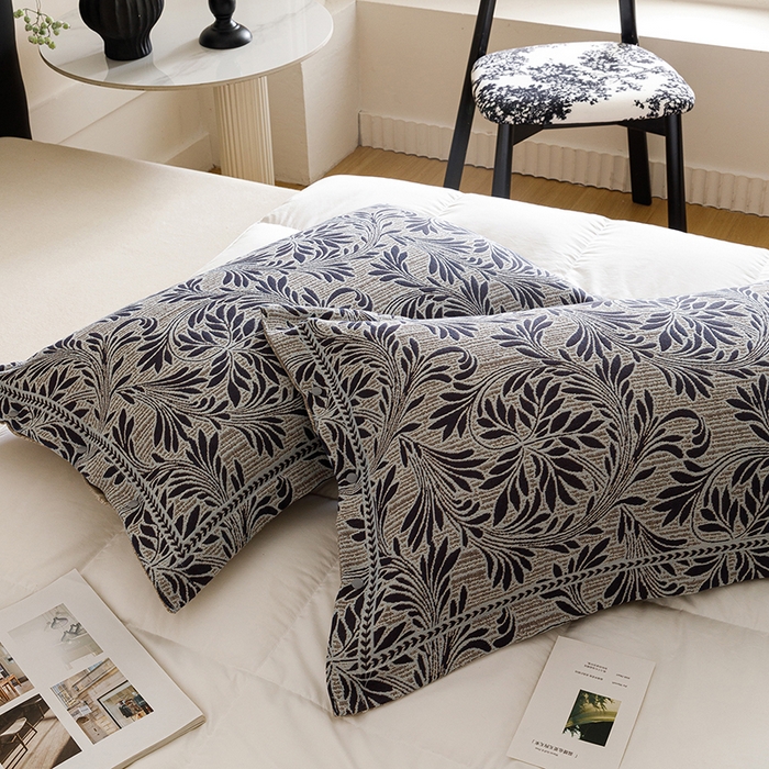 91家纺网 家纺一手货源 找家纺 悦然毛巾被 2025新款全棉四层提花纱布美拉德凤格枕套 蔓叶蓝