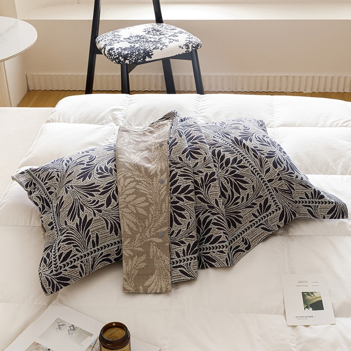 91家纺网 家纺一手货源 找家纺 悦然毛巾被 2025新款全棉四层提花纱布美拉德凤格枕套 蔓叶蓝