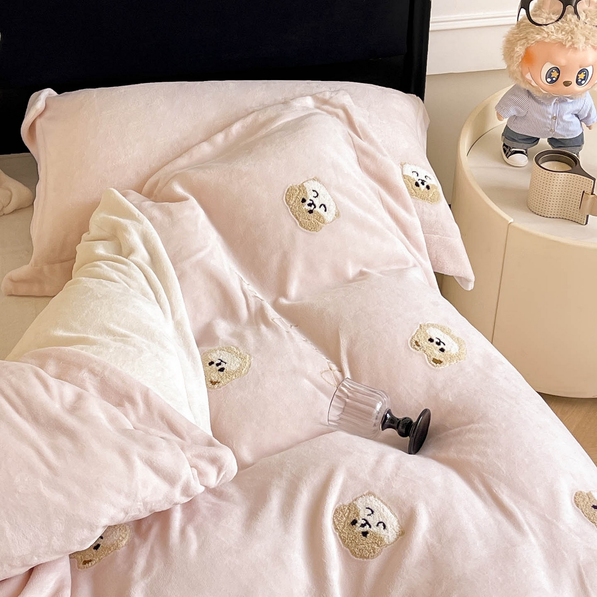 91家纺网 家纺一手货源 找家纺 （总）爱妮菲家纺 2025新款A类双面加厚保暖加绒宝宝绒刺绣被套床单卡通可爱床上用品牛奶绒四件套-元气萌宝