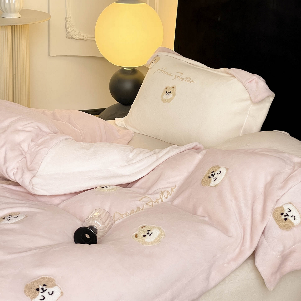 91家纺网 家纺一手货源 找家纺 （总）爱妮菲家纺 2025新款A类双面加厚保暖加绒宝宝绒刺绣被套床单卡通可爱床上用品牛奶绒四件套-元气萌宝