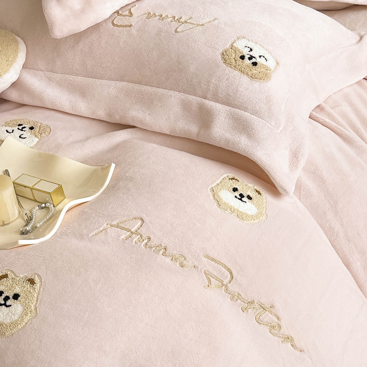 91家纺网 家纺一手货源 找家纺 （总）爱妮菲家纺 2025新款A类双面加厚保暖加绒宝宝绒刺绣被套床单卡通可爱床上用品牛奶绒四件套-元气萌宝