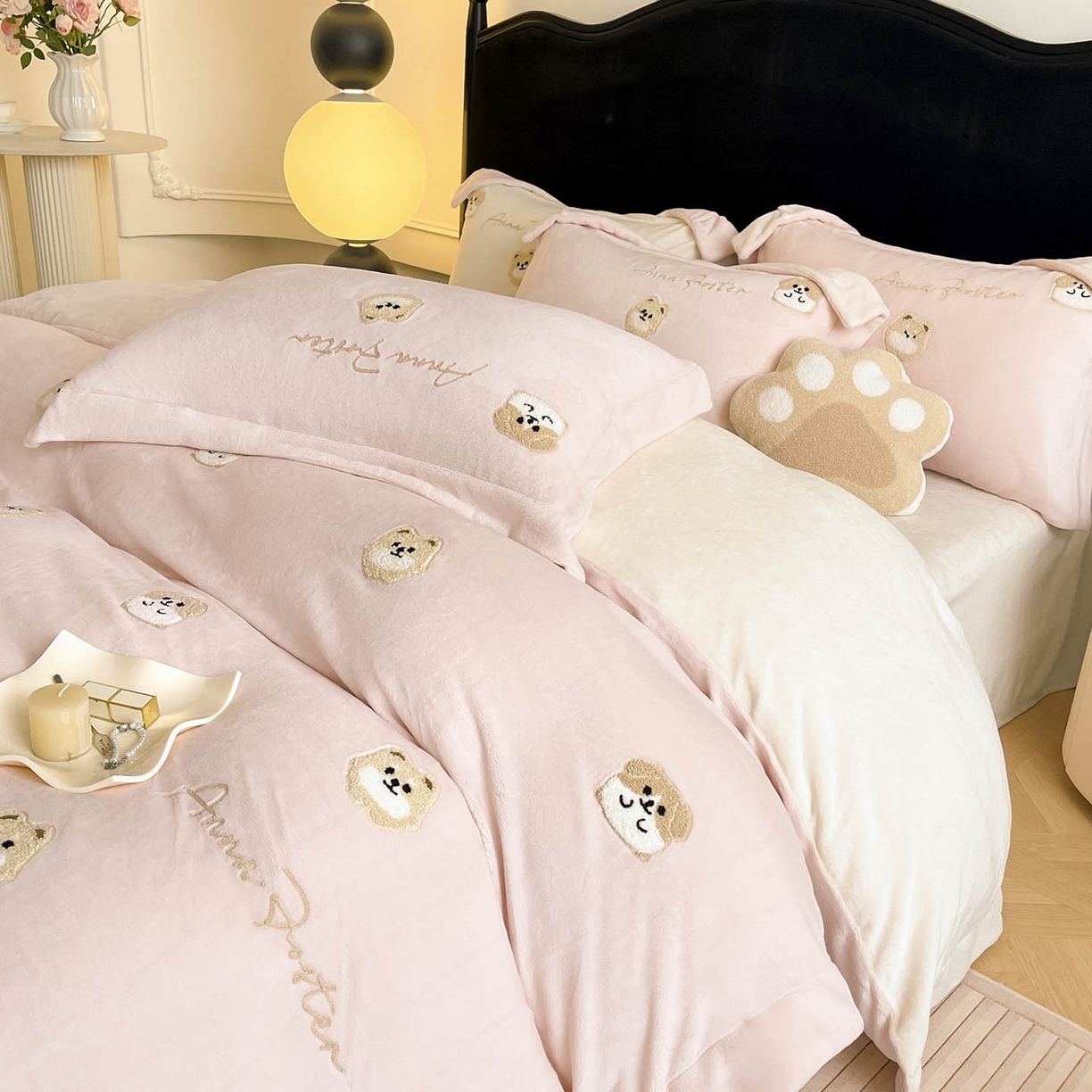 91家纺网 家纺一手货源 找家纺  2025新款A类双面加厚保暖加绒宝宝绒刺绣被套床单卡通可爱床上用品牛奶绒四件套-元气萌宝 元气萌宝-粉米