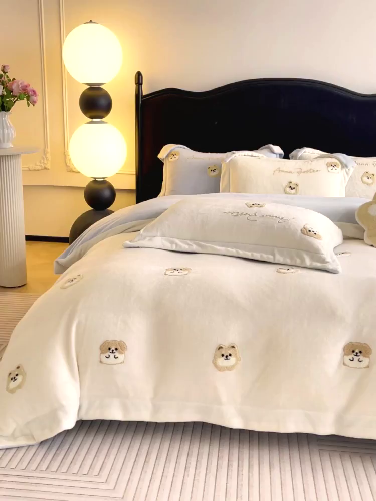 91家纺网 家纺一手货源 找家纺  2025新款A类双面加厚保暖加绒宝宝绒刺绣被套床单卡通可爱床上用品牛奶绒四件套-元气萌宝 元气萌宝-米蓝