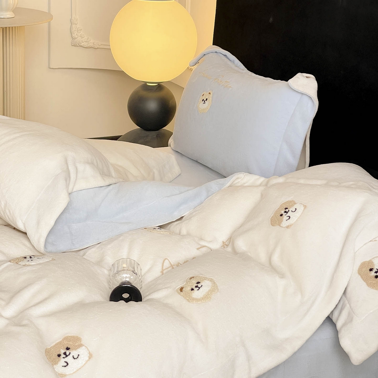 91家纺网 家纺一手货源 找家纺  2025新款A类双面加厚保暖加绒宝宝绒刺绣被套床单卡通可爱床上用品牛奶绒四件套-元气萌宝 元气萌宝-米蓝