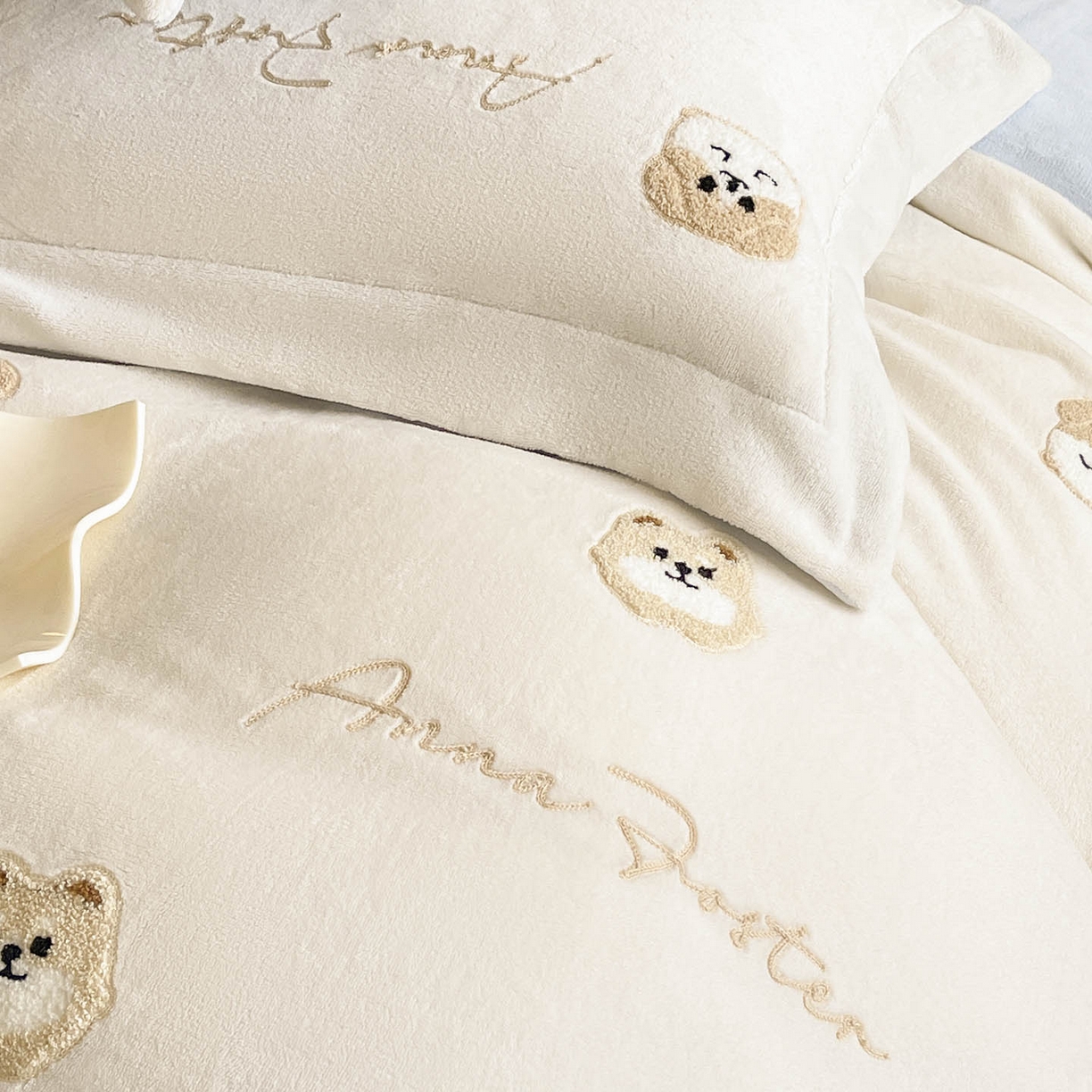 91家纺网 家纺一手货源 找家纺  2025新款A类双面加厚保暖加绒宝宝绒刺绣被套床单卡通可爱床上用品牛奶绒四件套-元气萌宝 元气萌宝-米蓝