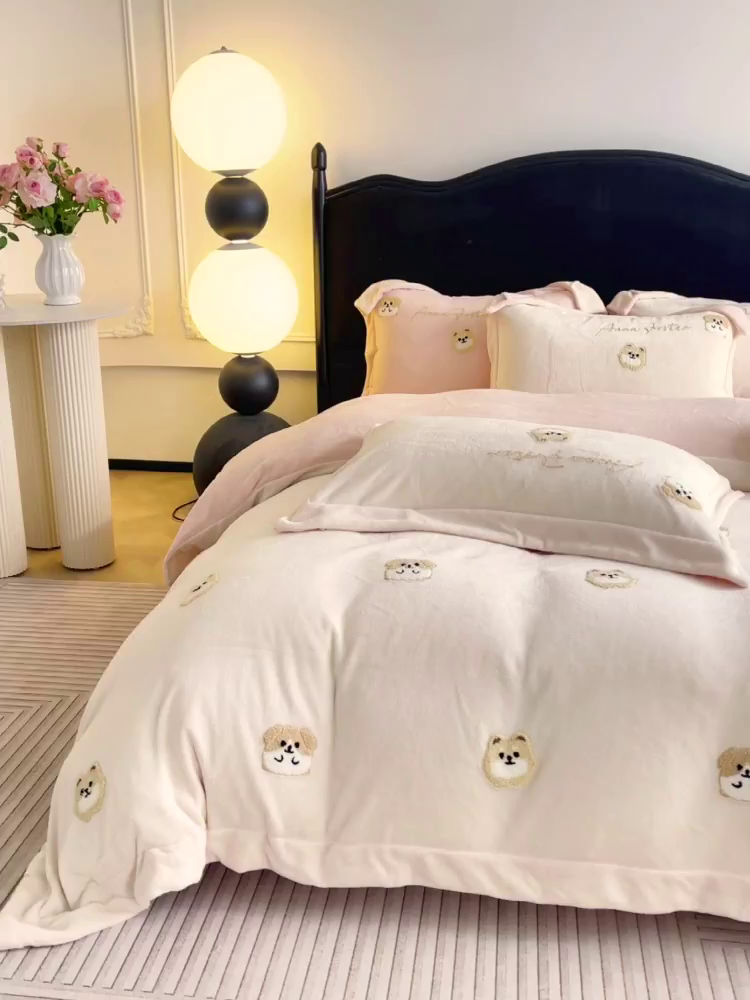 91家纺网 家纺一手货源 找家纺 （总）乔利卡沃 2025新款A类双面加厚保暖加绒宝宝绒刺绣被套床单卡通可爱床上用品牛奶绒四件套-元气萌宝