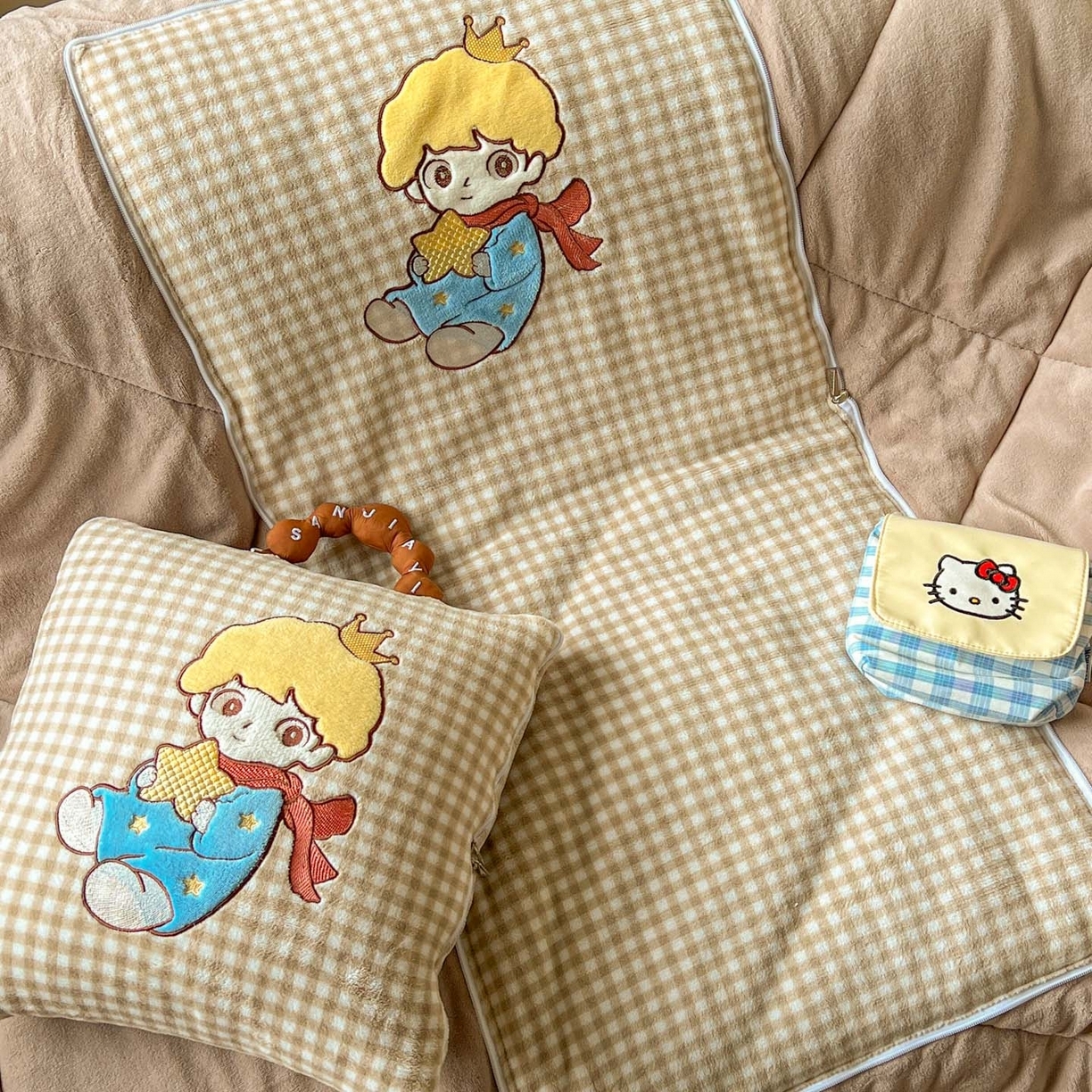 91家纺网 家纺一手货源 找家纺 （总）番茄+ 2025新款加厚牛奶绒小王子抱枕