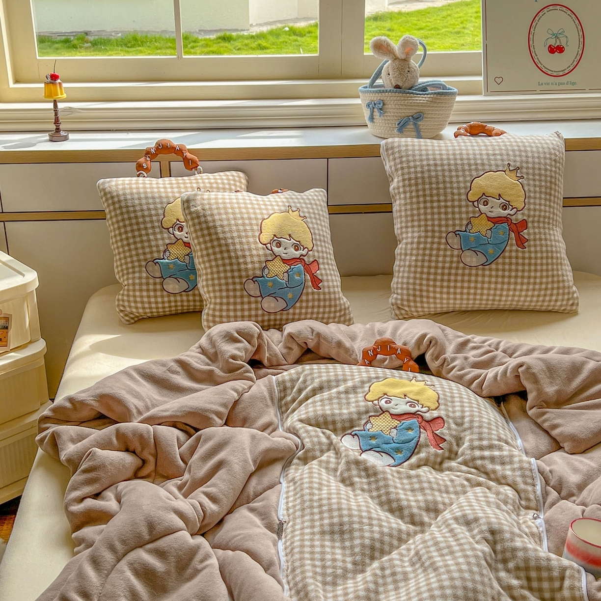 91家纺网 家纺一手货源 找家纺 （总）番茄+ 2025新款加厚牛奶绒小王子抱枕