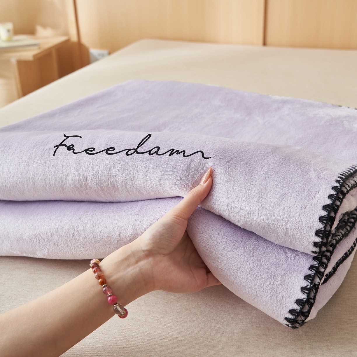 91家纺网 家纺一手货源 找家纺 （总）艾佳 2025A类加厚双面牛奶绒多功能四季毯-绣花毛毯