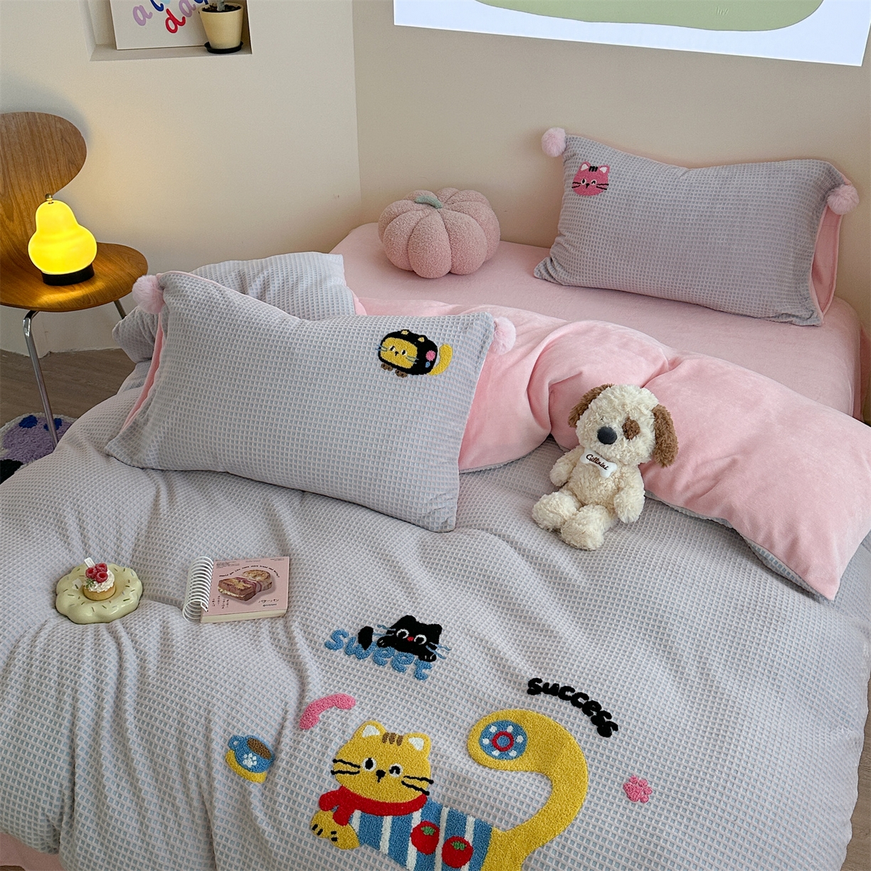 91家纺网 家纺一手货源 找家纺 柚子YOUTH 2025新款华夫格提花绒刺绣四件套 电话猫