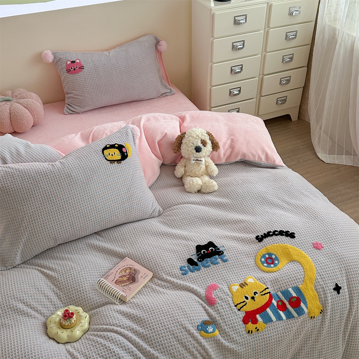 91家纺网 家纺一手货源 找家纺 柚子YOUTH 2025新款华夫格提花绒刺绣四件套 电话猫